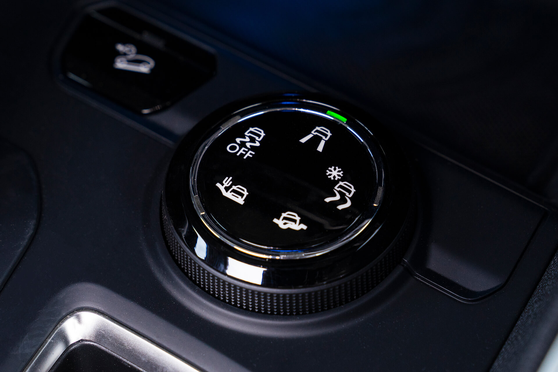 Đánh Giá Chi Tiết Hệ Thống Grip Control Peugeot: Trợ Thủ Đắc Lực Trên Mọi Cung Đường Tây Nguyên 